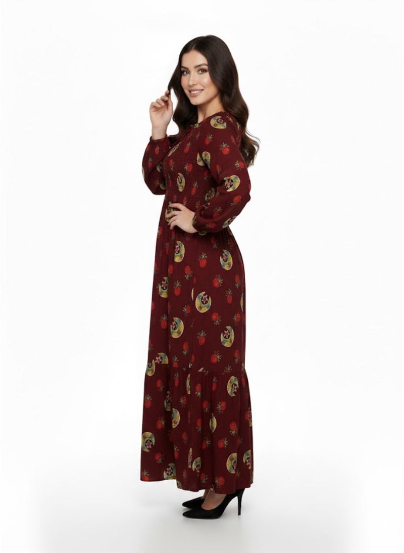 بريميم جلابية نسائية ماكسي بنقشة الفراولة والهلال باللون العنابي - جلابية رمضان - صدر مطاطي مكشكش، أكمام طويلة، قماش كريب ناعم وانسيابي - Image 3